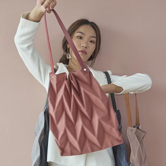 現貨-【免運】-泰國曼谷 Pavi studio 新銳設計師 時尚W純色 3款選 多種顏色 流行包 專業設計師 耐用 真皮